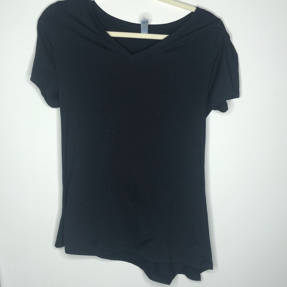 Medium LuLaRoe Christy Tee! Solid black